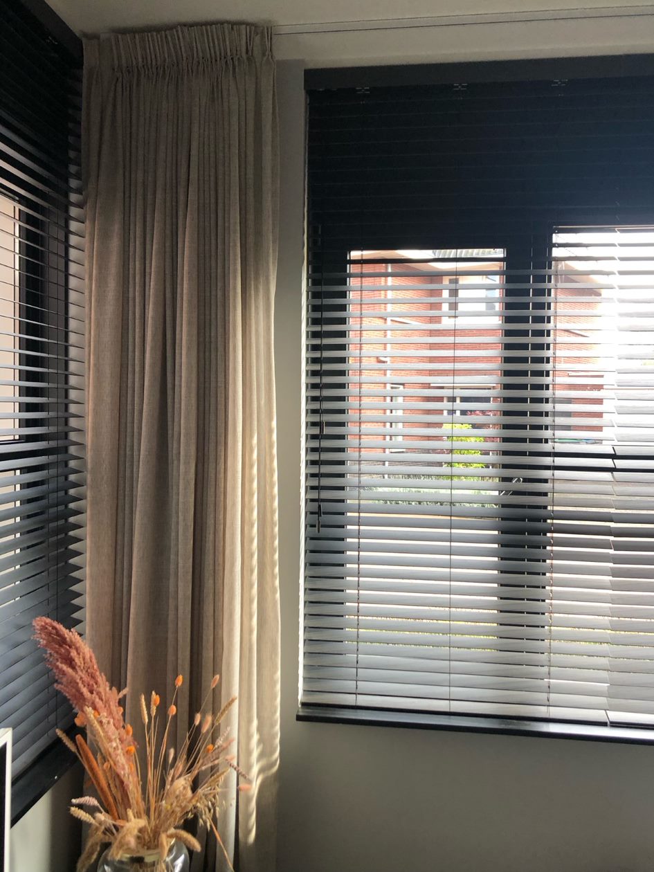 smart curtains with a smart curtain track